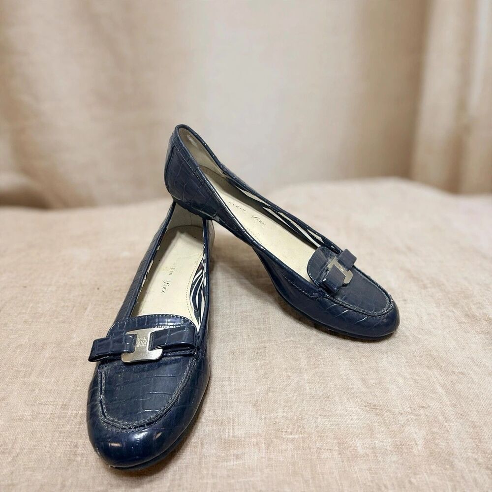 Anne Klein iFlex Navy Faux Crocodile Loafers Lion Buckle Sz 8